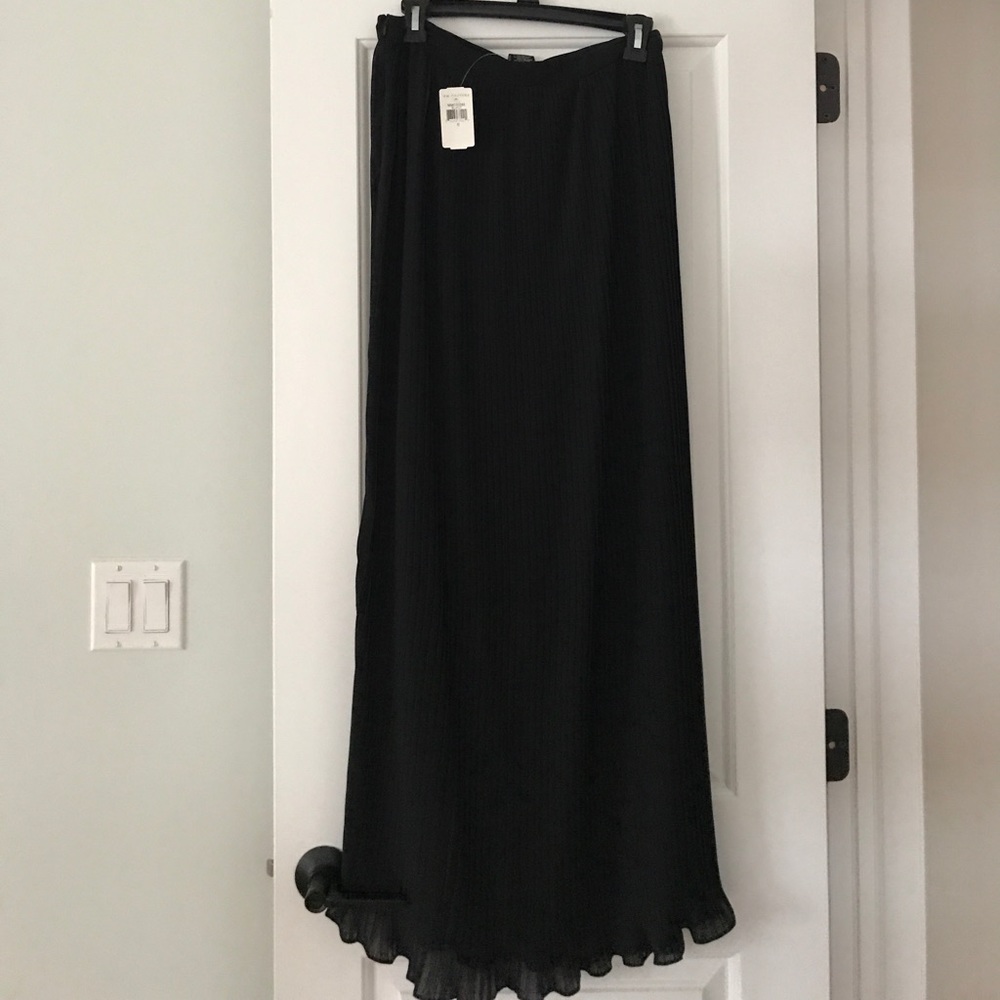 New black, accordian pleated skirt