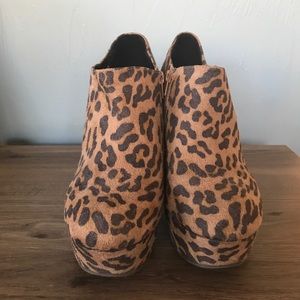 Mossimo Leopard Platform Ankle Boots Size 9