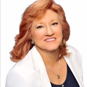 Meet your Posher, Debra