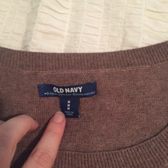 Old Navy Sweaters - Old Navy Fox Front light sweater Old Navy Sweaters - Old Navy Fox Front light sweater