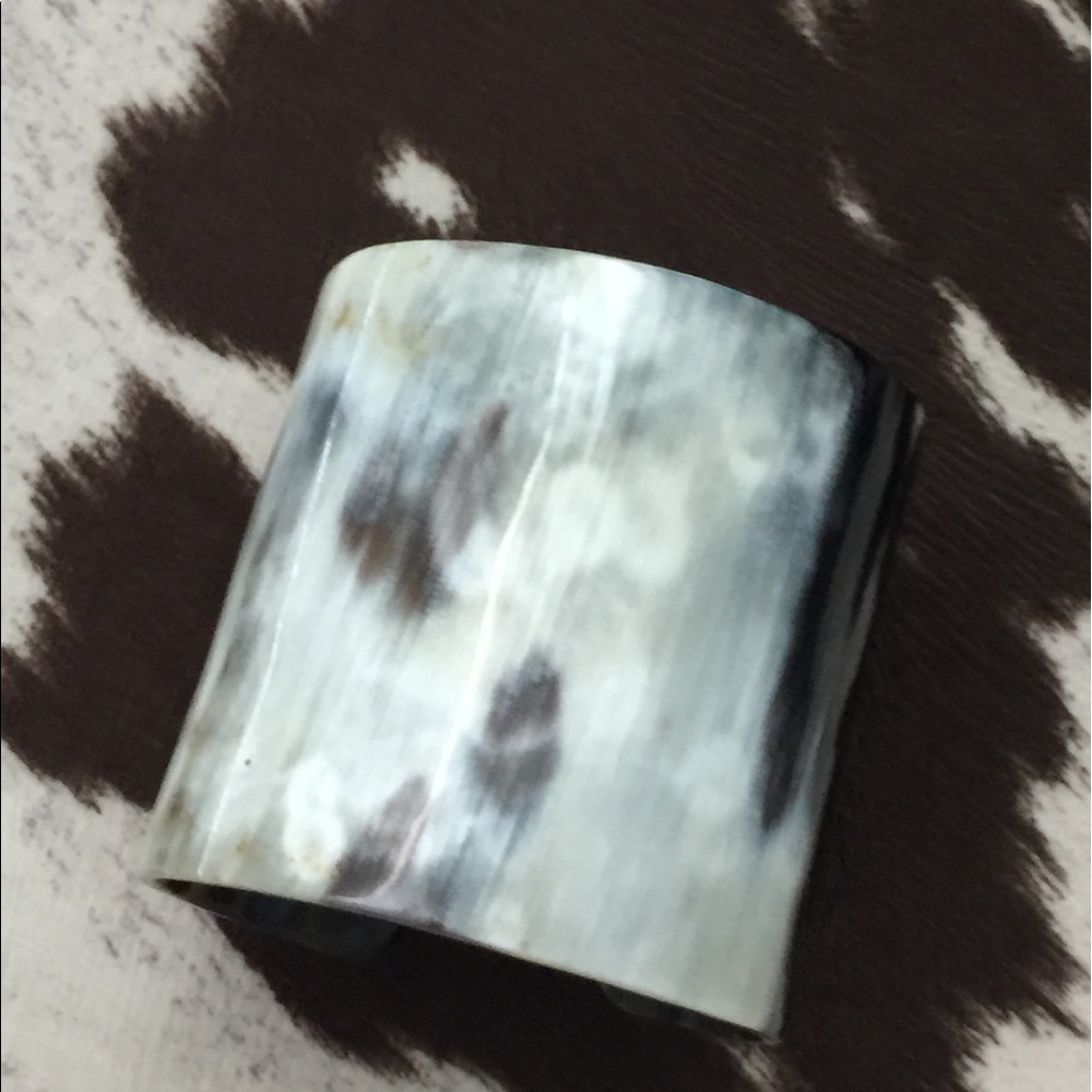 Large NWOT horn cuff