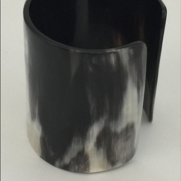 Large NWOT horn cuff - Picture 2 of 5
