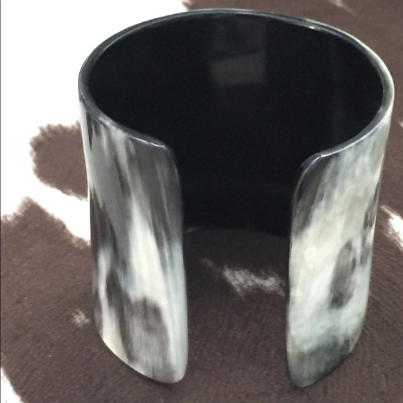 Large NWOT horn cuff - Picture 3 of 5