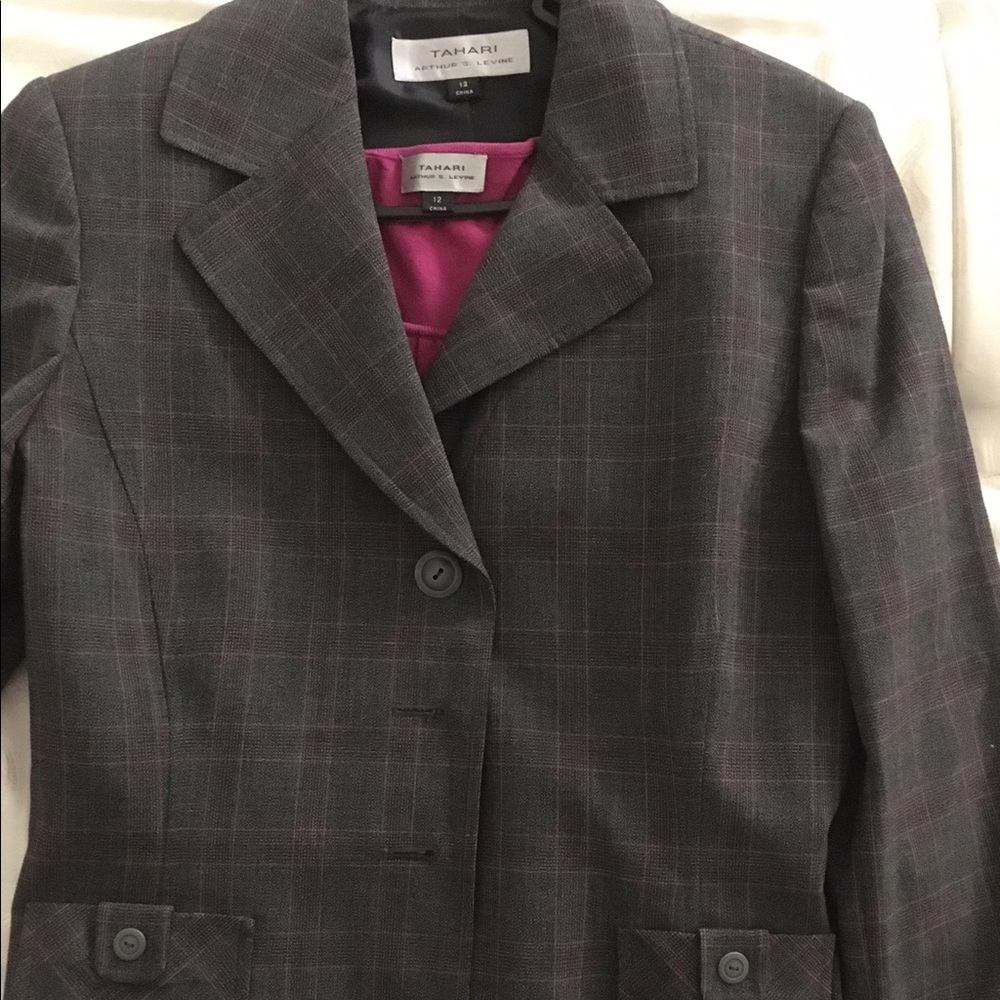 Tahari blazer with matching knit pink shell