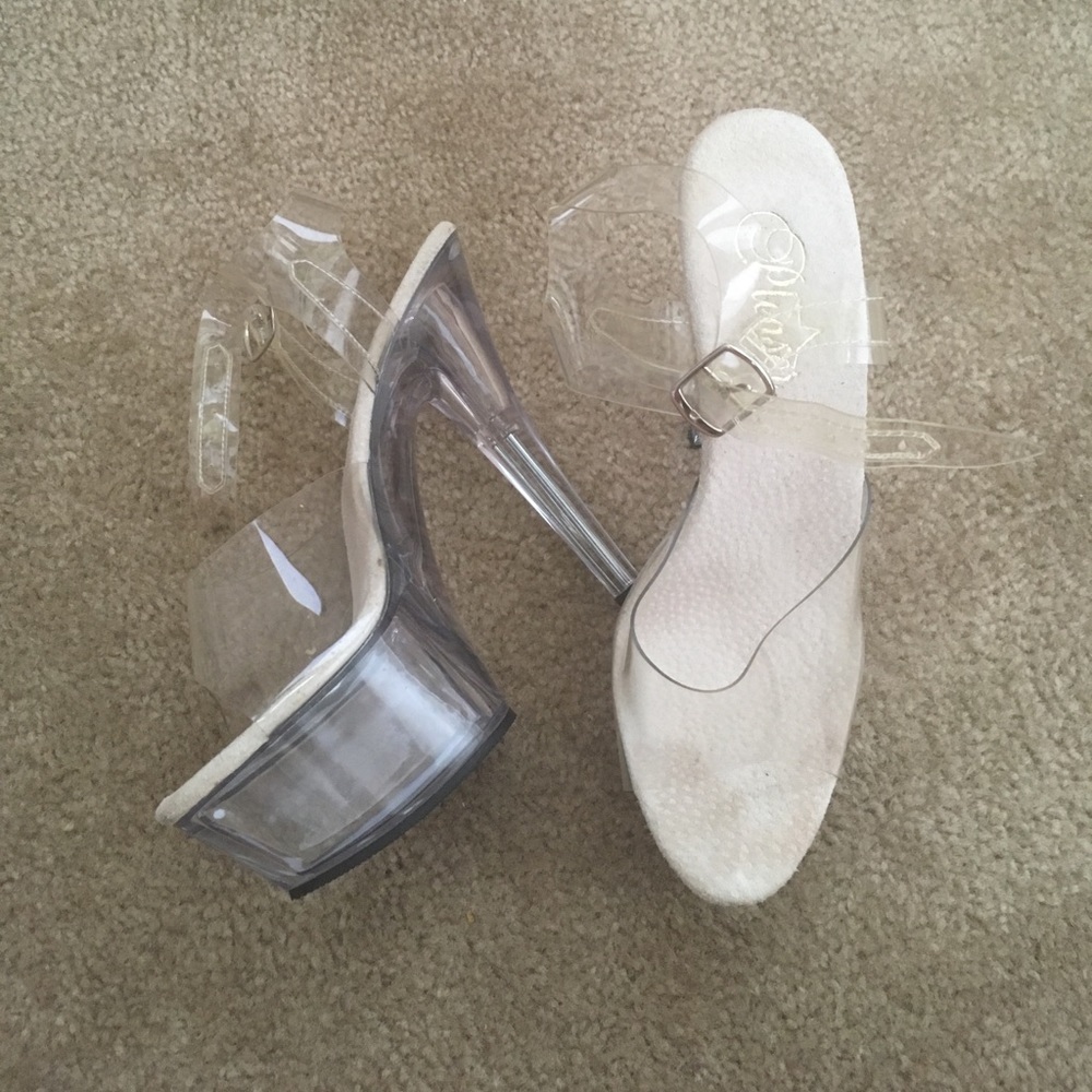 FREE 💄SALE PLEASER CLEAR HEELS