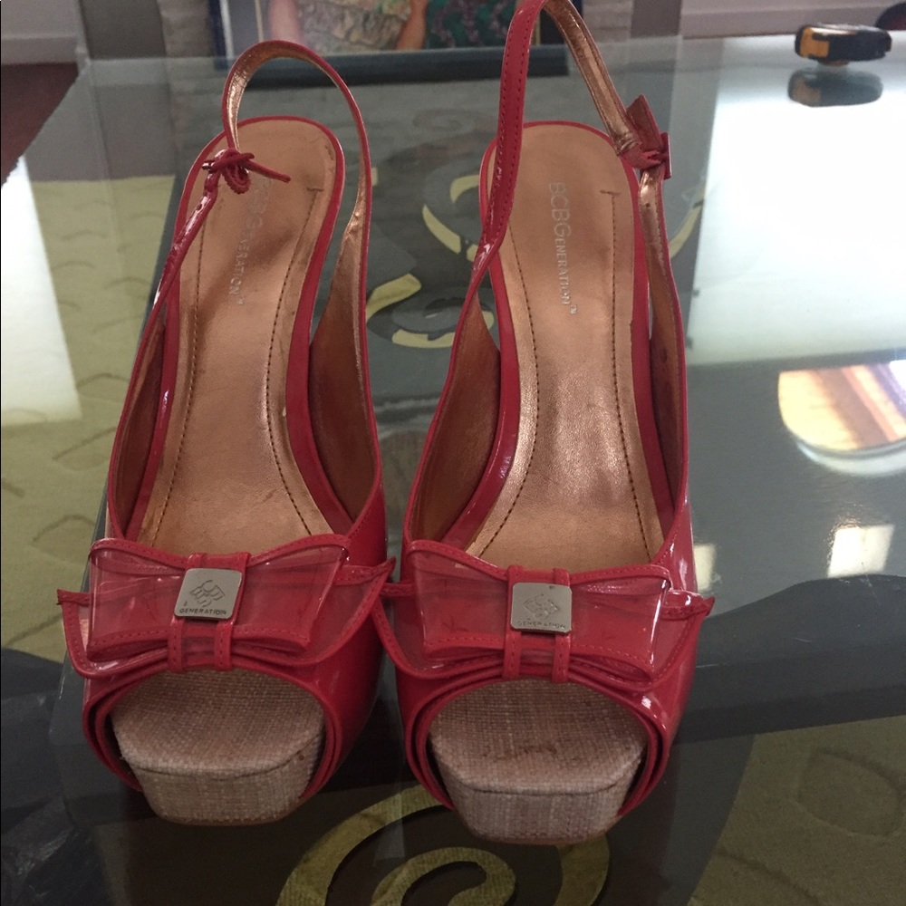Red wedges with bows