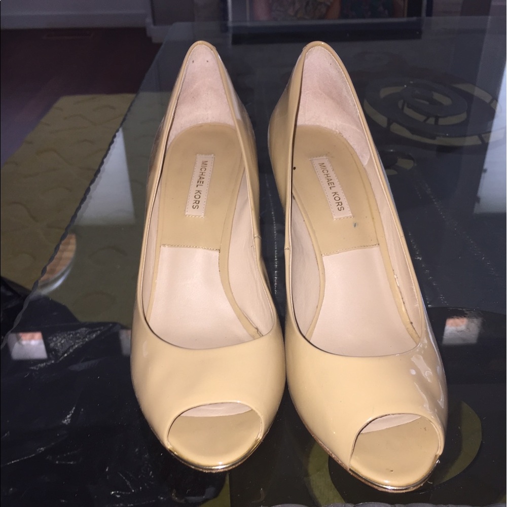 Tan heels with gold lining
