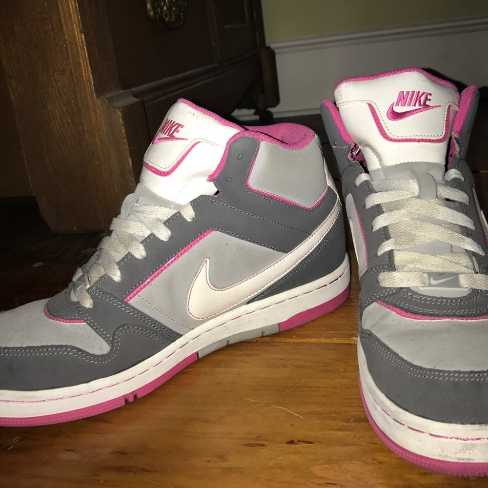 Nike Shoes - Picture 4 of 5