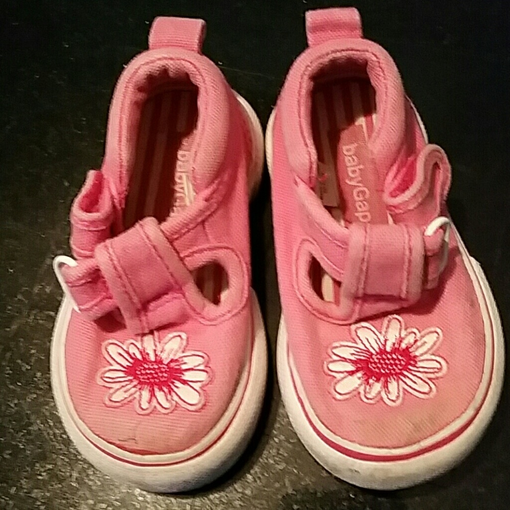 Girls play shoes