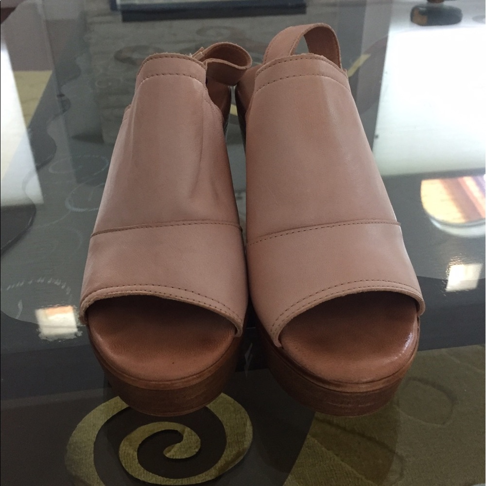 Wedges with pink