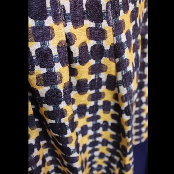 Pleated mini skirt - Picture 2 of 3