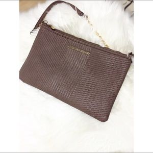 Tan Purse w/ Gold Link Strap.