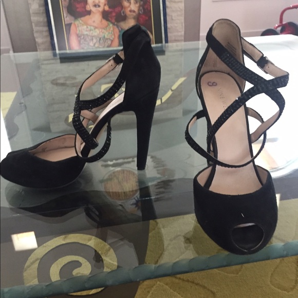 Black heels with jeweled straps - Picture 2 of 2