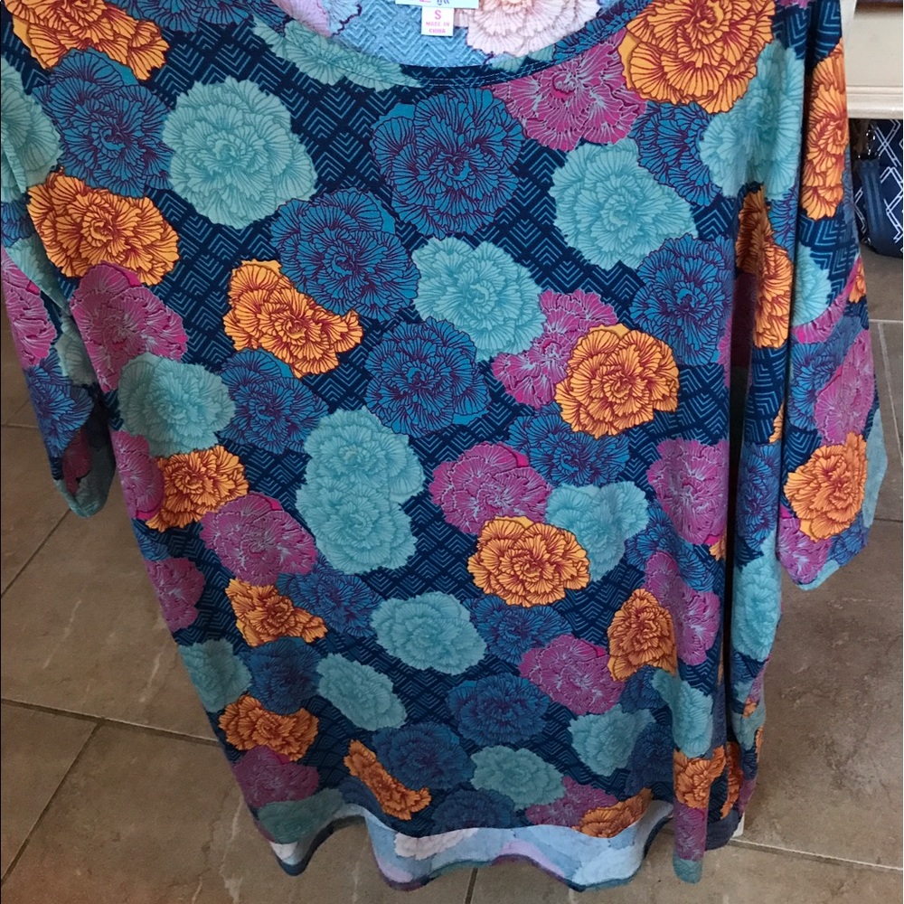 Lularoe floral Irma size small