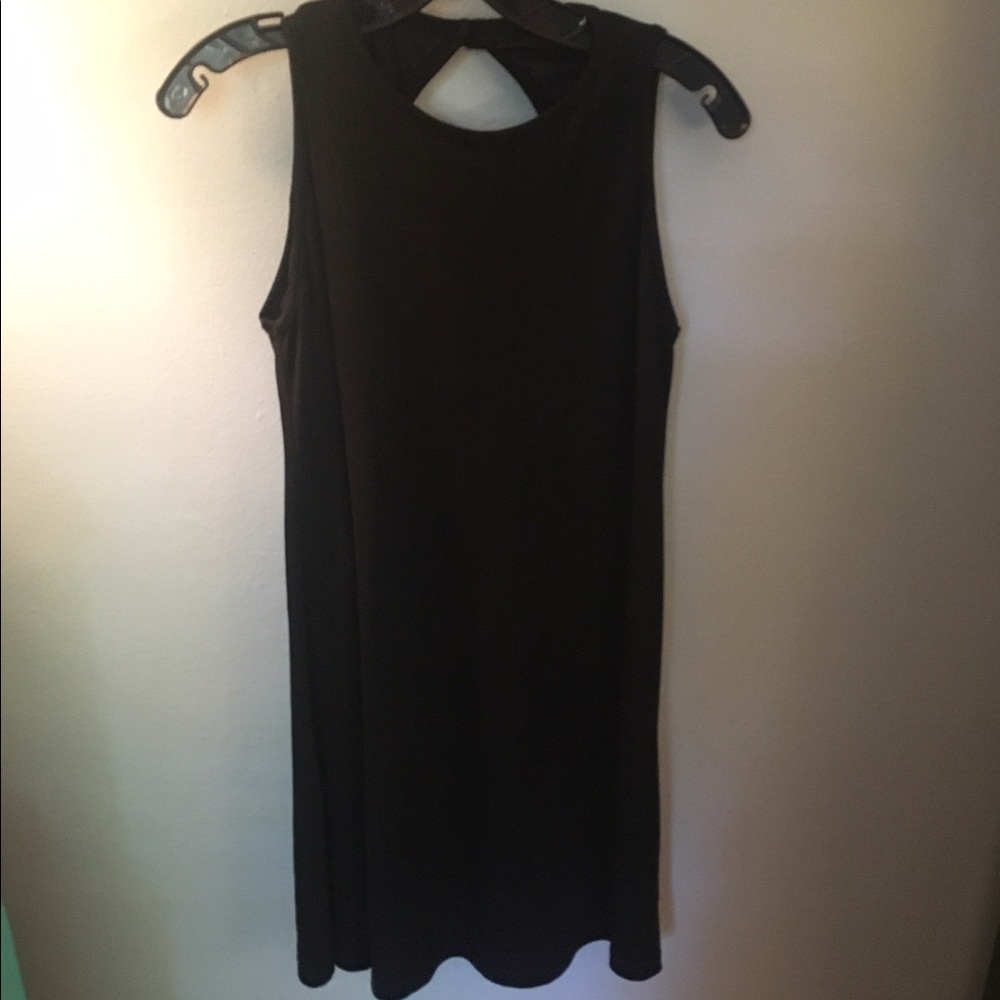 Black key hole open back dress