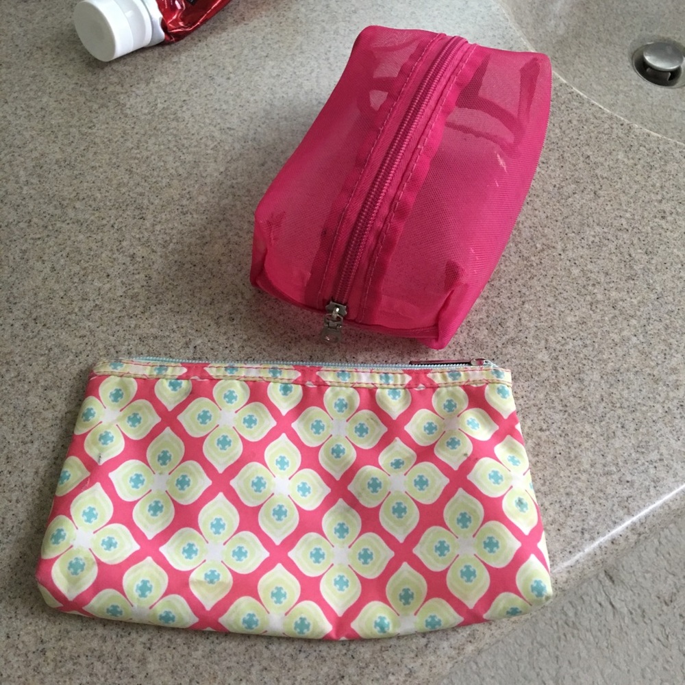 BUNDLE!!!🔥🔥 two makeup bags for the price of one