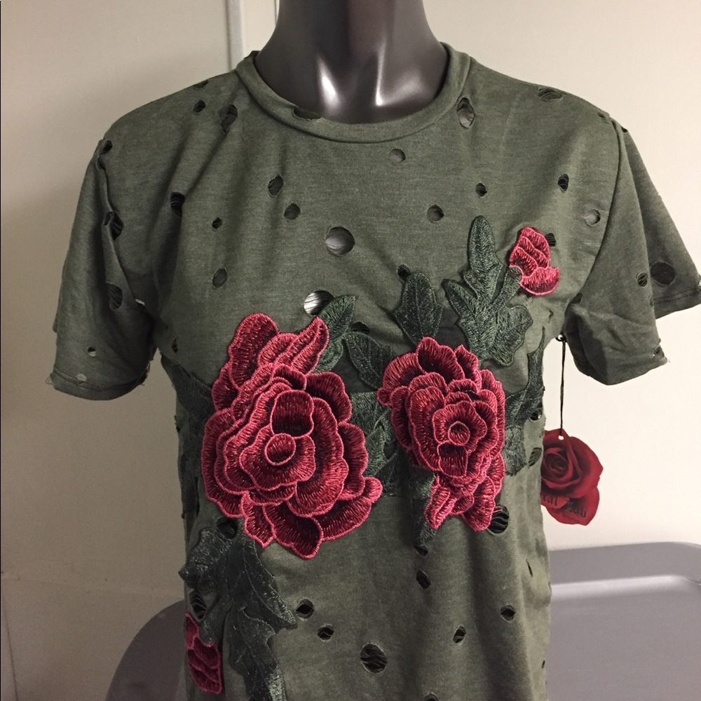 💋New rock Floral tunic with distressed holes