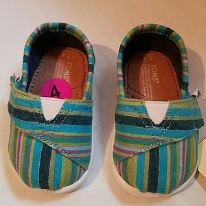 New Toms infant baby 4 could be girl or boy shoes