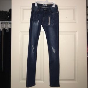 Blue/ripped styled jeans👖