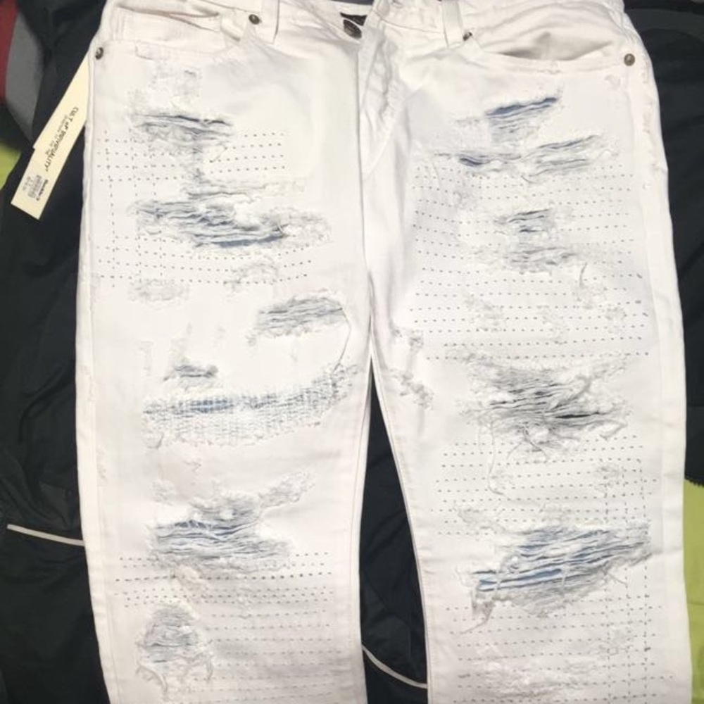 White cult jeans