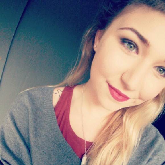 Meet your Posher, Samantha - Picture 2 of 3