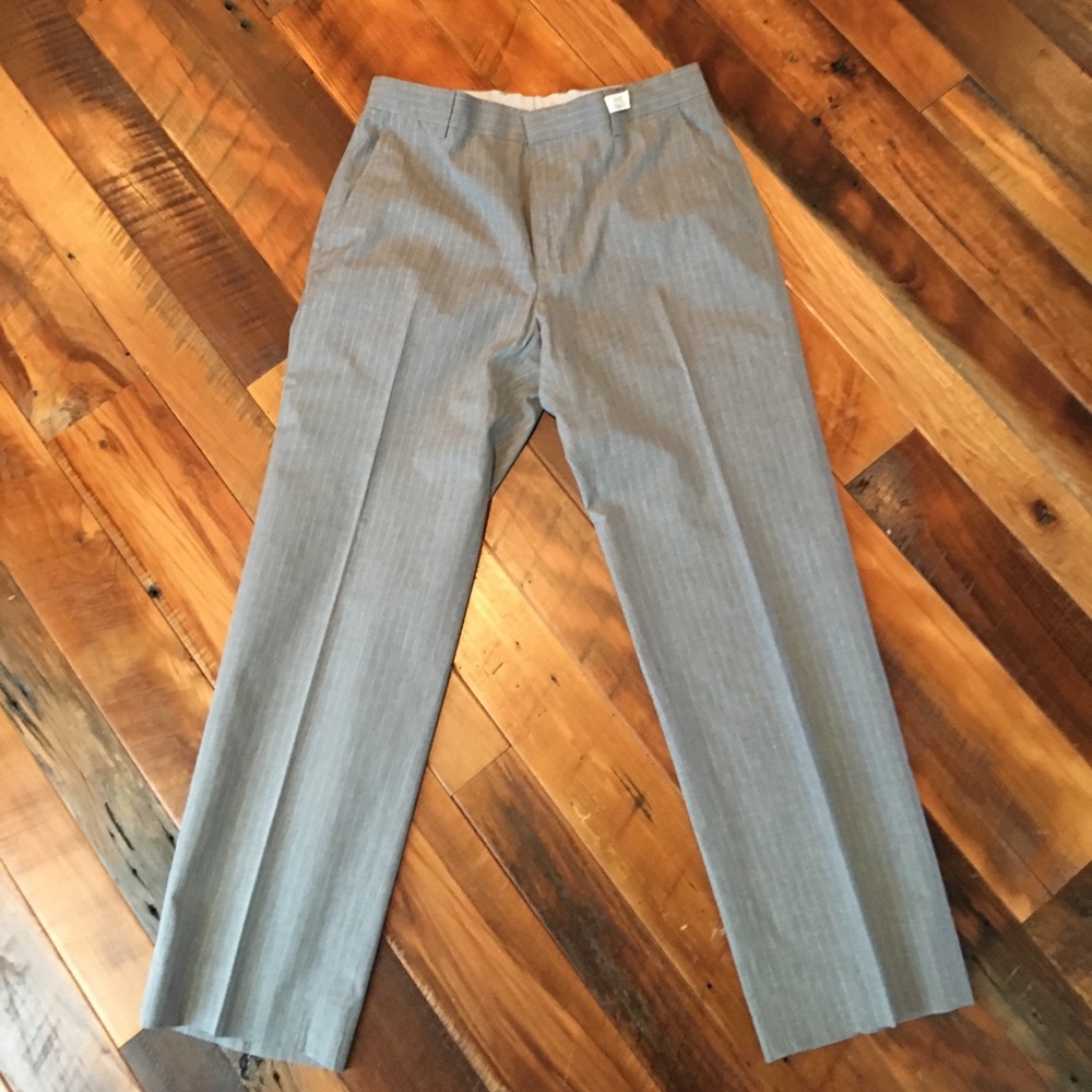 Banana Republic Modern Relaxed Fit 33/30 EUC