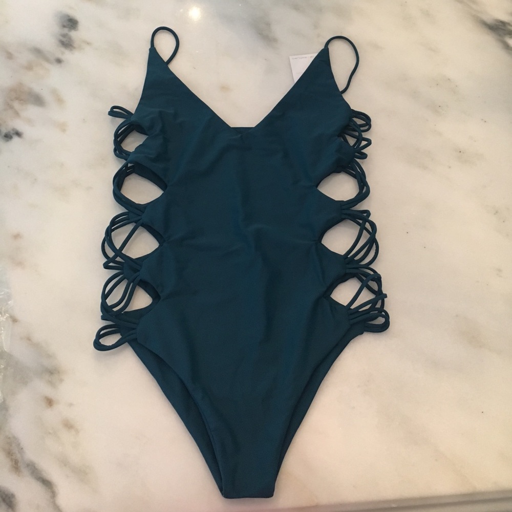 KAOHS Rio one piece in Fiji