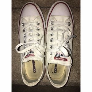 *gently used* Converse Sneakers