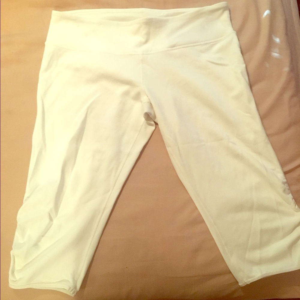 Lululemon white capris