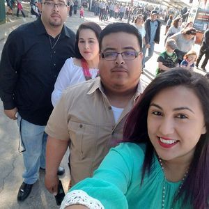 Meet your Posher, Gloria