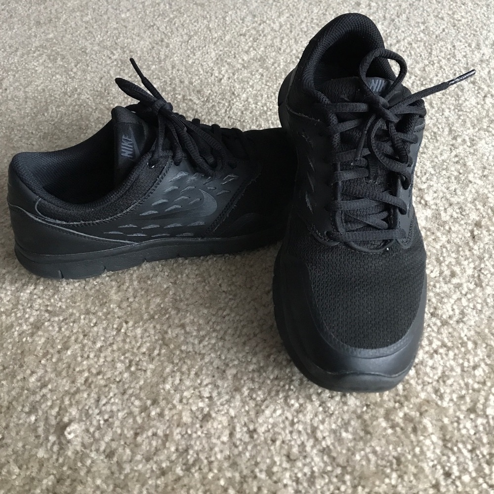 All black nike sneakers