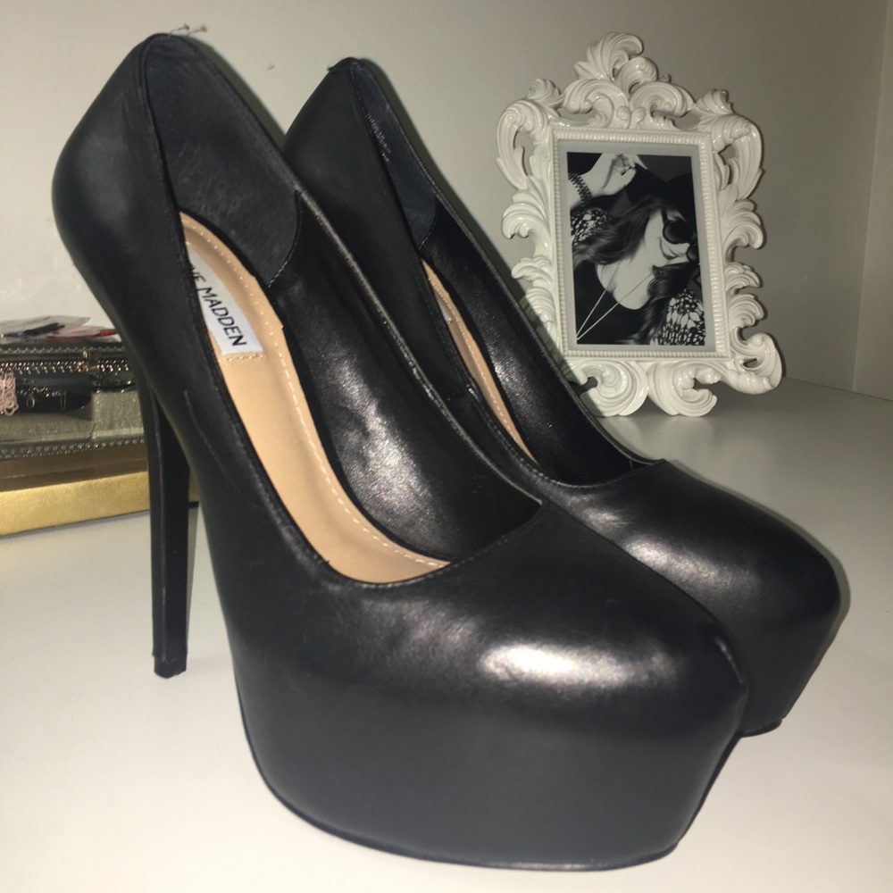 Steve Madden Black Close Toed High Heels