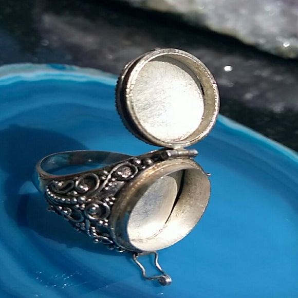 Incredible VINTAGE Sterling Silver Unique Sun Face Poison/ Pill Box Ring SIGNED - Picture 7 of 8