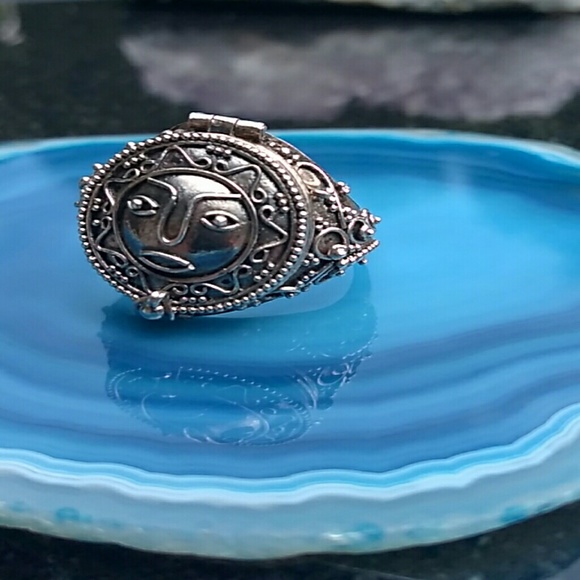 Incredible VINTAGE Sterling Silver Unique Sun Face Poison/ Pill Box Ring SIGNED - Picture 4 of 8
