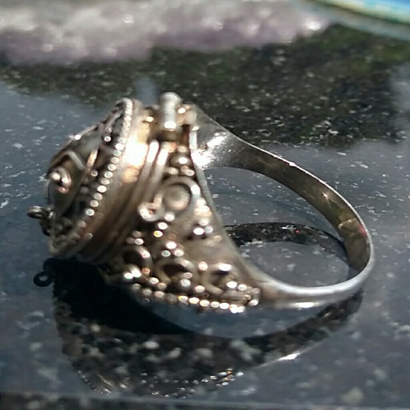 Incredible VINTAGE Sterling Silver Unique Sun Face Poison/ Pill Box Ring SIGNED - Picture 8 of 8