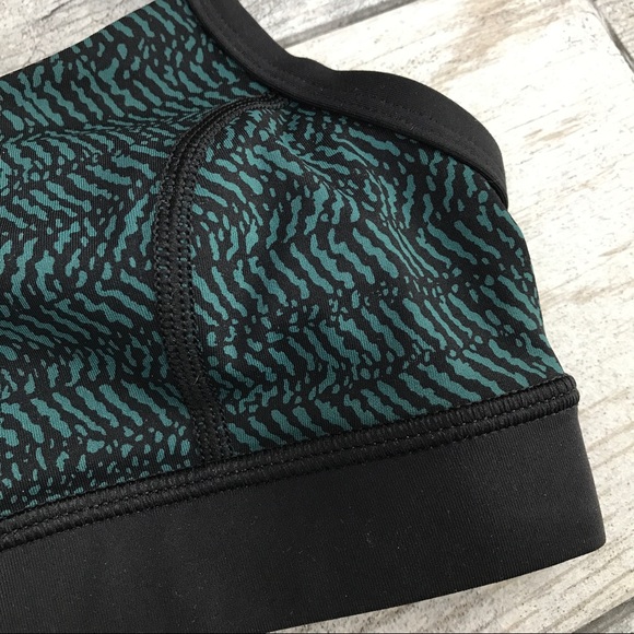 Lululemon green black sports bra - Picture 2 of 4
