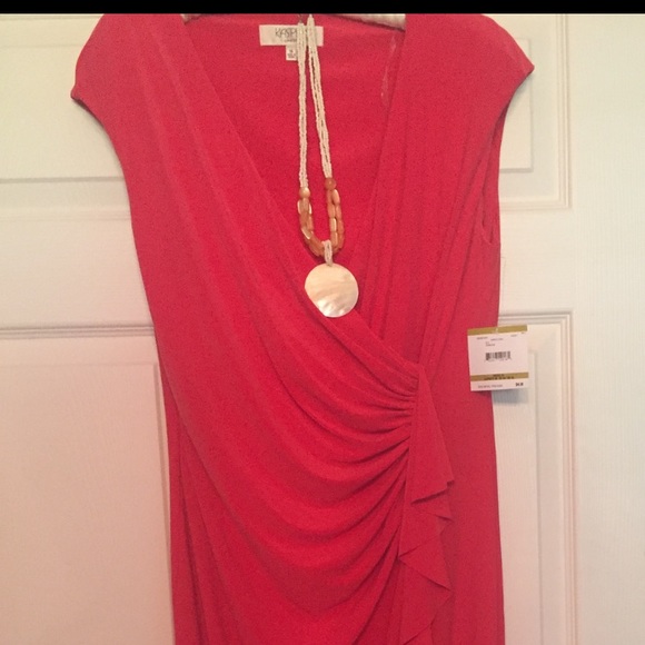 Rich coral color, very slimming and forgiving. - Picture 1 of 5