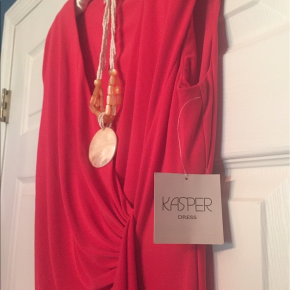 Rich coral color, very slimming and forgiving. - Picture 3 of 5