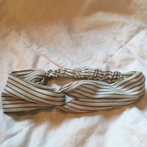 Women's knotted headband