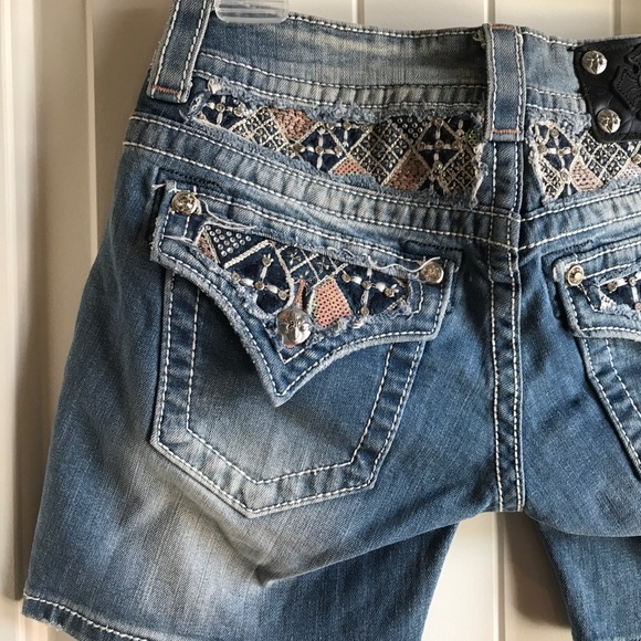 Miss Me Jean Denim Mid Shorts - Picture 2 of 8