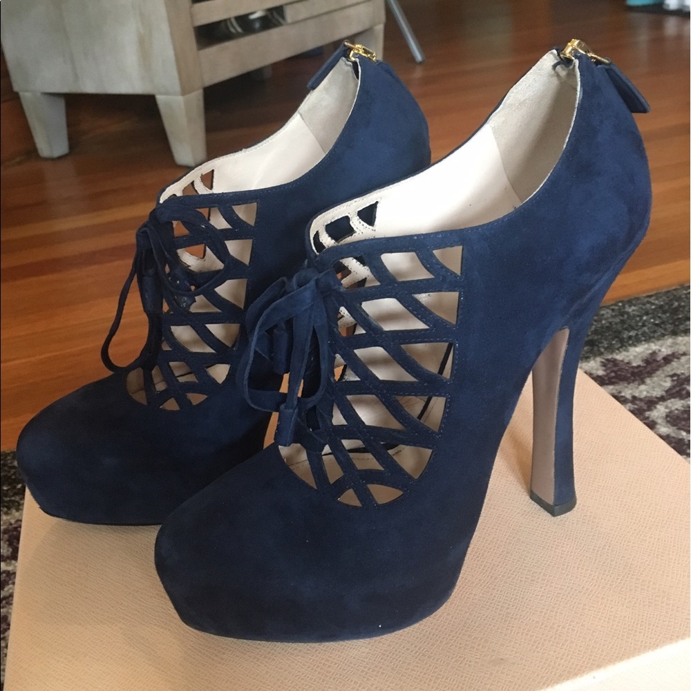 Prada heels in oltremare
