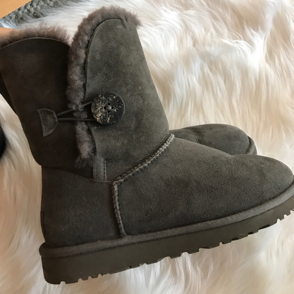 Authentic UGG Bailey Button Boots - Picture 3 of 7