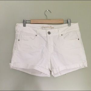 AMERICAN EAGLE white denim midi shorts!