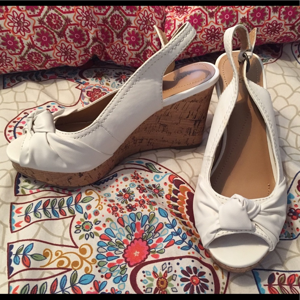 brand new Apt. 9 size 7 sling back wedges