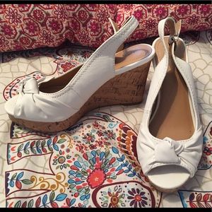 brand new Apt. 9 size 7 sling back wedges