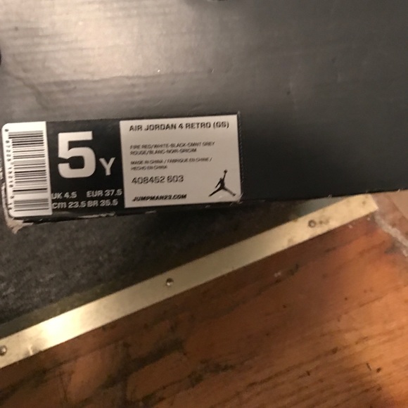 Air Jordan 4 - Picture 2 of 7