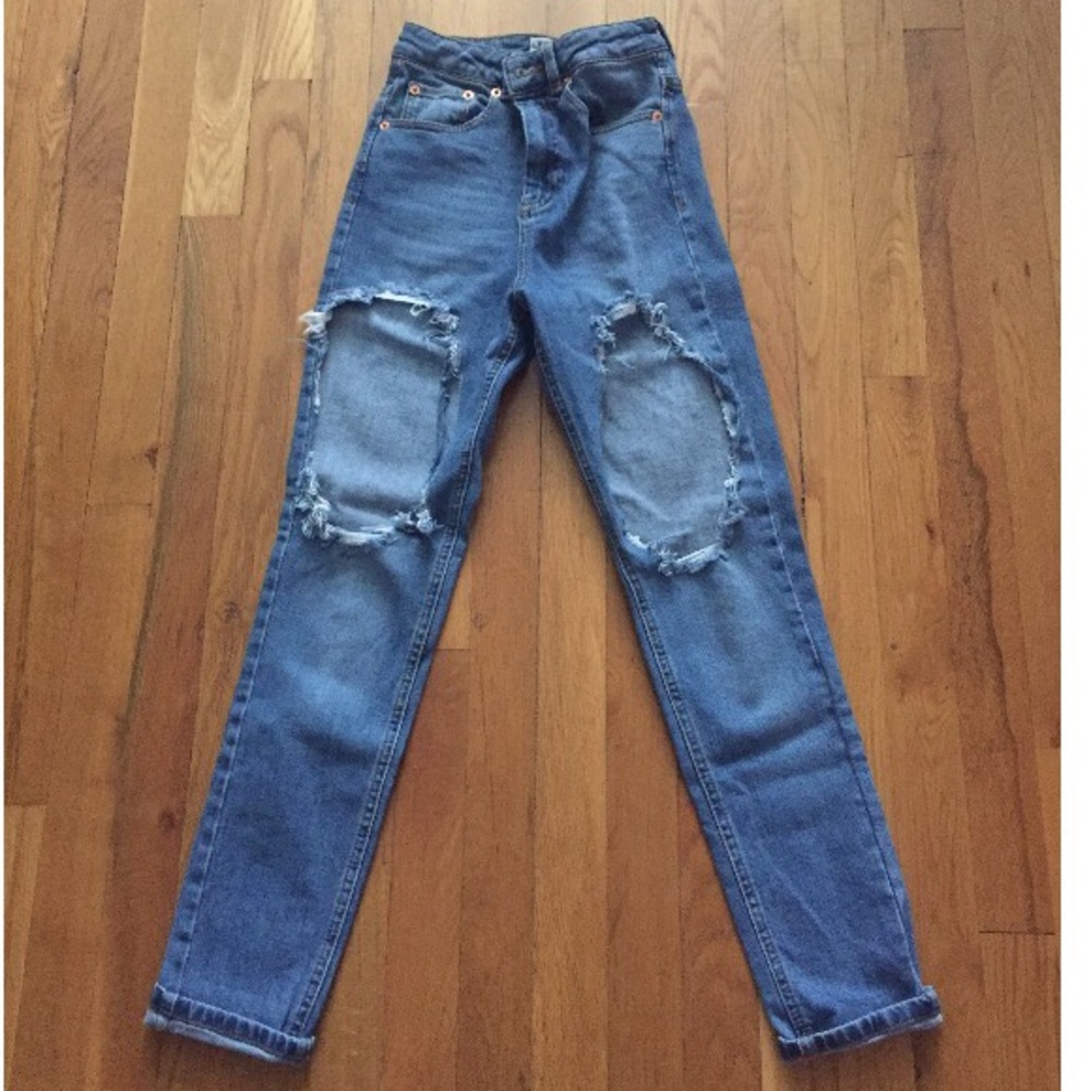 Ripped high waisted jeans