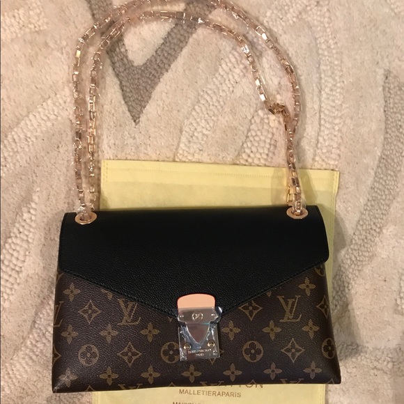 Louis Vuitton Handbags - FLASH SALE..❤️GorgeousPallas  messenger bag