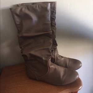 Worn once size 8 boots