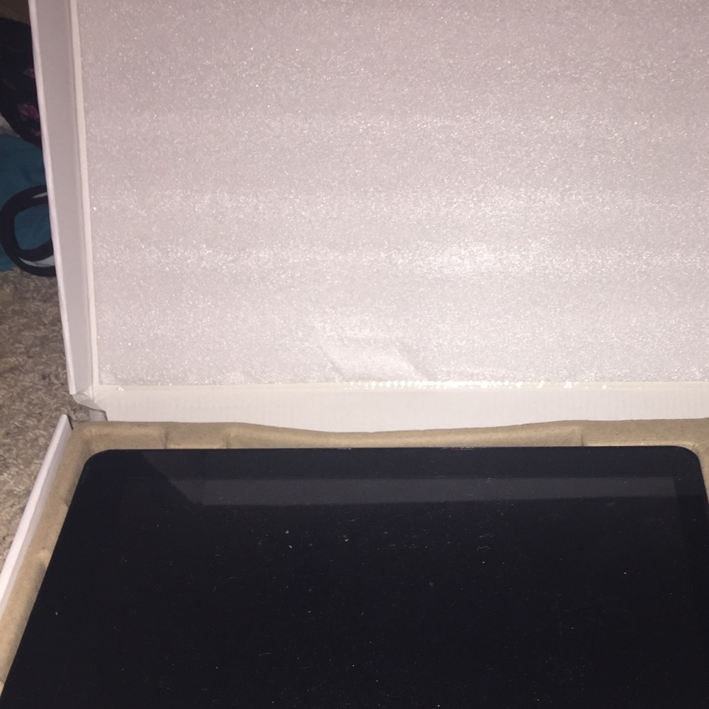 Pro 12 Android2-in-1 Laptop/Tablet - Picture 2 of 5